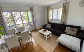 Belle Appartement lumineux avec balcon plein centre .